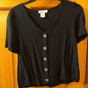 URBAN Romantics Black Short-Sleeve Button-Front Top